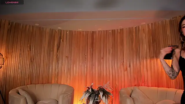 ViolettHansson online show from 09-17-25, 07:05