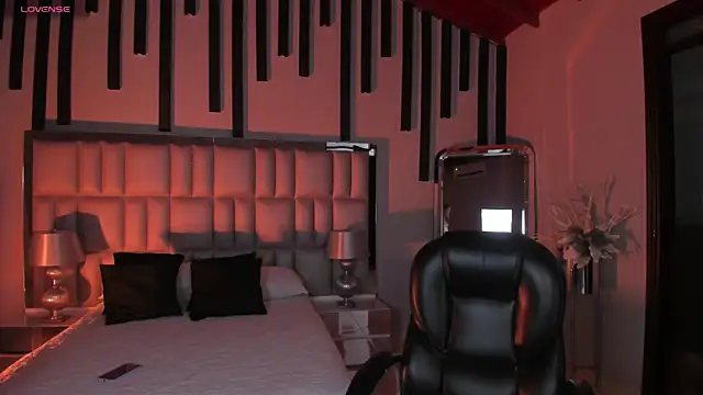 ViolettHansson online show from 11-05-25, 06:55