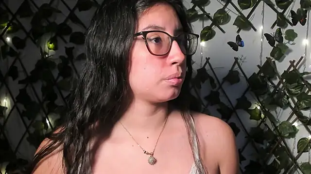 Snapshot of CoralineSanchez chatting on 10-21-25, 03:17 CoralineSanchez online show from 10-21-25, 03:17