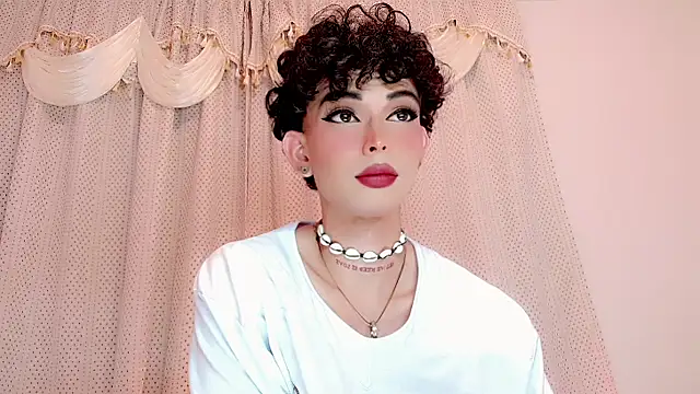 Snapshot of Marian_LV chatting on 12-14-25, 11:54 Marian LV online show from 12-14-25, 11:54