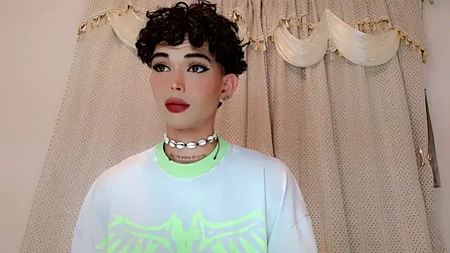 Snapshot of Marian_LV chatting on 12-17-25, 04:28 Marian LV online show from 12-17-25, 04:28