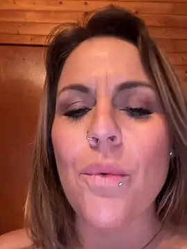 Snapshot of misssWet chatting on 03-11-26, 06:35 misssWet online show from 03-11-26, 06:35