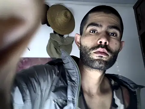 Snapshot of hideonbush051 chatting on 09-26-25, 12:01 hideonbush051 online show from 09-26-25, 12:01