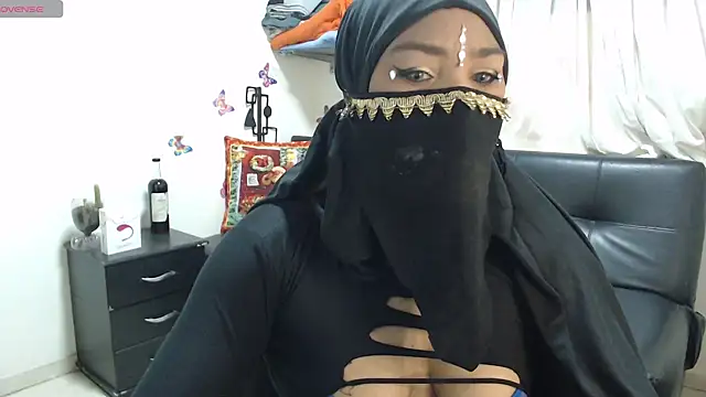 Snapshot of Aaliyah_brown chatting on 01-07-25, 08:45 Aaliyah brown online show from 01-07-25, 08:45