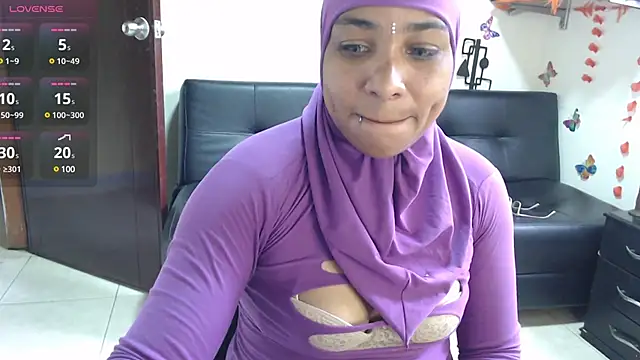 Snapshot of Aaliyah_brown chatting on 02-14-25, 02:12 Aaliyah brown online show from 02-14-25, 02:12