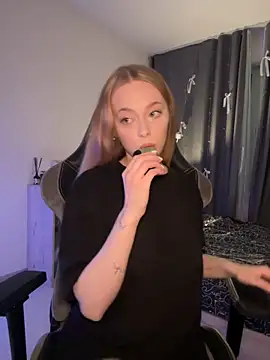 Snapshot of _MayShy_ chatting on 02-18-25, 06:47 MayShy online show from 02-18-25, 06:47