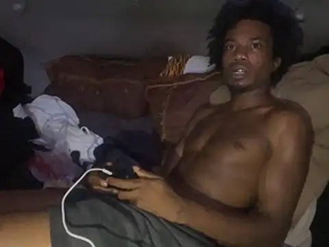 SlimeCrownzOut5 online show from 02-03-26, 06:22