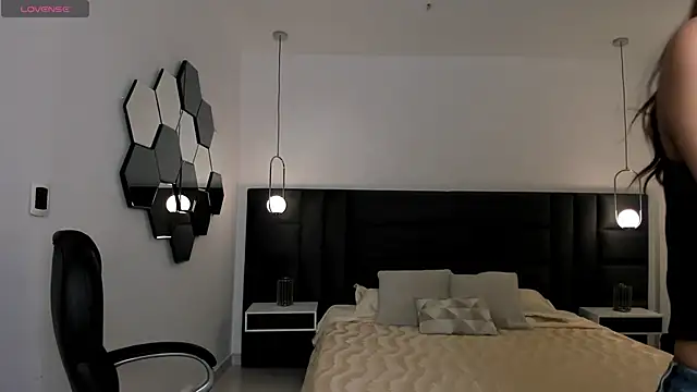 AnaisNin online show from 09-19-25, 04:16