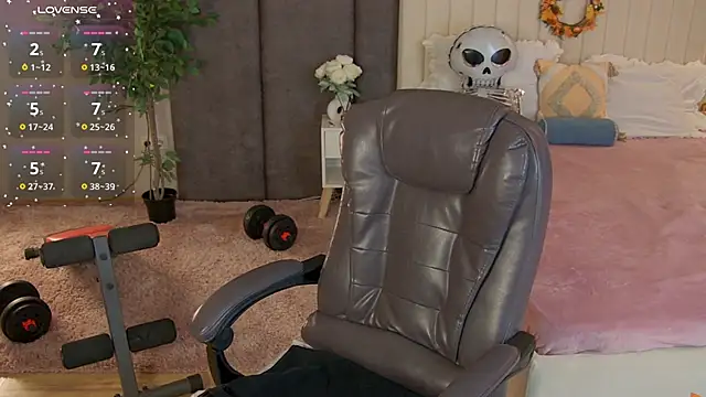  F R A U  online show from 10-26-25, 01:06