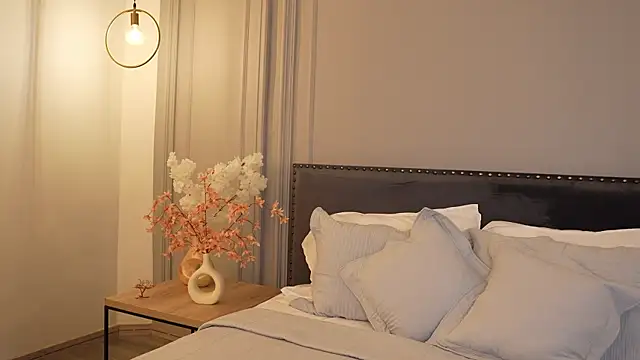 IrisBaker online show from 04-10-26, 10:17