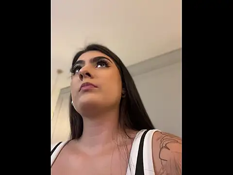 IrisBaker online show from 04-12-26, 09:29