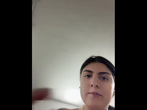 Snapshot of IrisBaker chatting on 06-11-26, 04:53 IrisBaker online show from 06-11-26, 04:53
