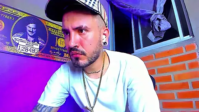 smoker445 online show from 10-28-25, 02:34