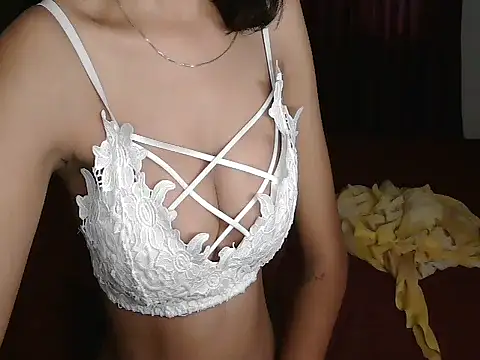 Snapshot of lola-__ chatting on 07-18-26, 10:24 lola- online show from 07-18-26, 10:24