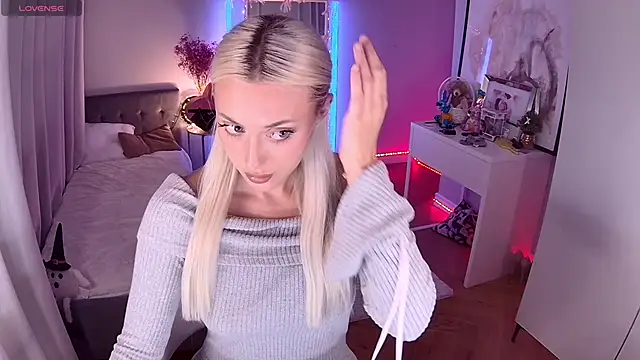 LoryWood online show from 11-08-25, 03:37