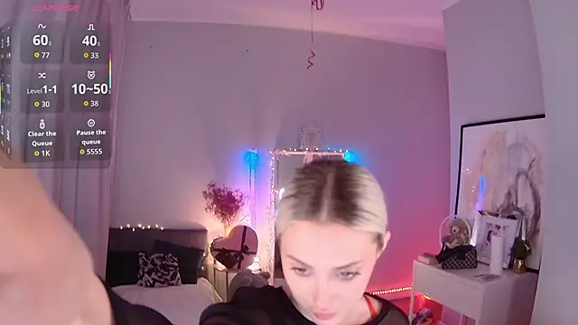 LoryWood online show from 09-25-25, 03:07