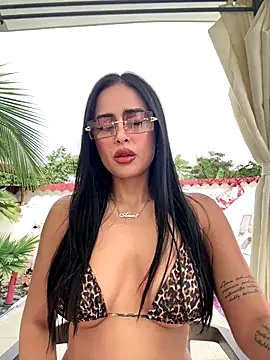 Snapshot of Alexandra_duque chatting on 10-19-25, 08:33 Alexandra duque online show from 10-19-25, 08:33