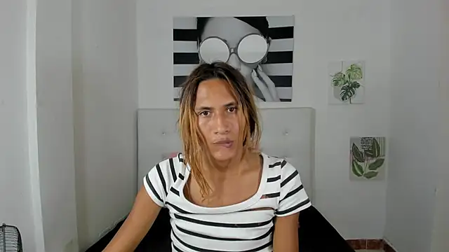 Snapshot of Brisahott chatting on 09-23-25, 07:54 Brisahott online show from 09-23-25, 07:54