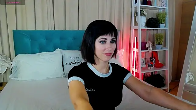 Snapshot of HeidiBloom chatting on 03-15-25, 02:23 HeidiBloom online show from 03-15-25, 02:23