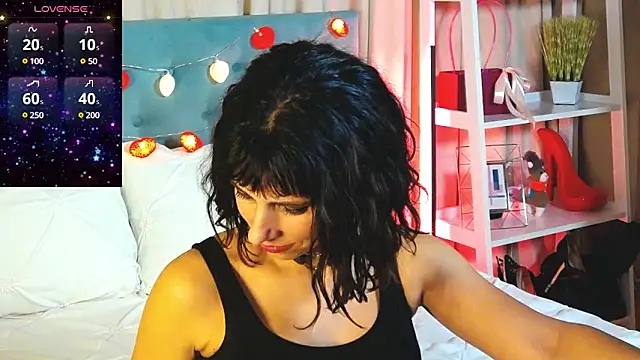 Snapshot of HeidiBloom chatting on 02-09-25, 05:01 HeidiBloom online show from 02-09-25, 05:01