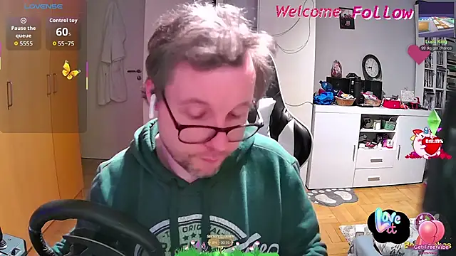 Snapshot of larsgessner30 chatting on 05-15-26, 01:36 larsgessner30 online show from 05-15-26, 01:36