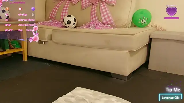Milky flexy cat online show from 07-16-26, 09:34