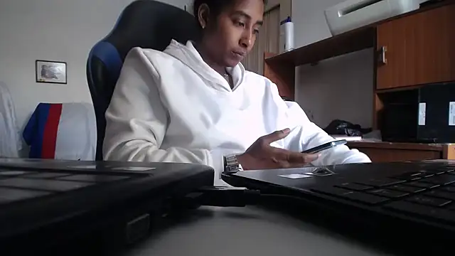 yohatinelly07 online show from 12-02-25, 09:05