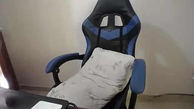 yohatinelly07 online show from 04-12-26, 02:09