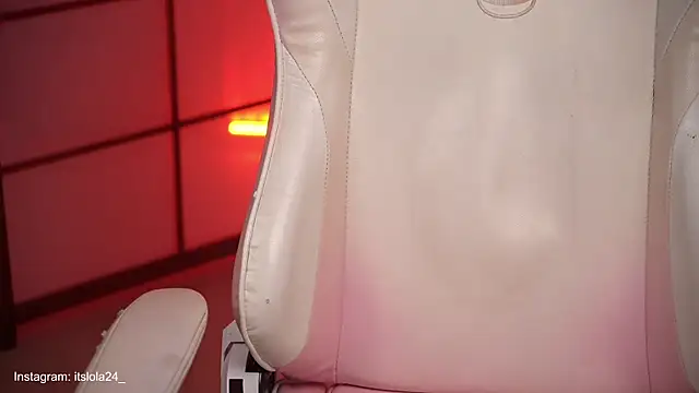 Snapshot of its_lola24 chatting on 12-20-25, 11:18 its lola24 online show from 12-20-25, 11:18