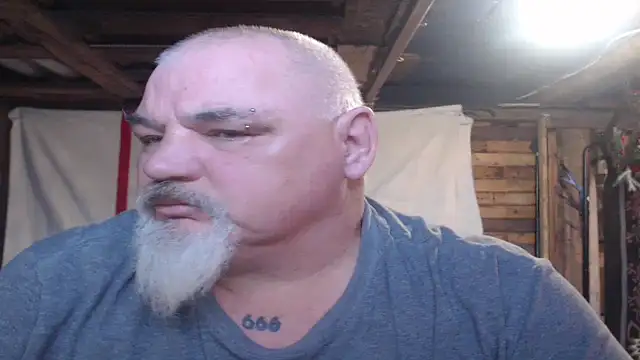 Newfiesausage1972 online show from 01-31-26, 08:51