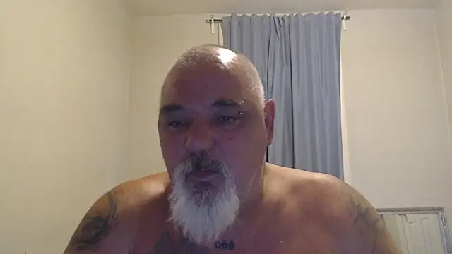 Newfiesausage1972 online show from 10-22-25, 02:49