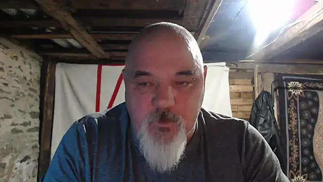 Newfiesausage1972 online show from 12-03-25, 09:58