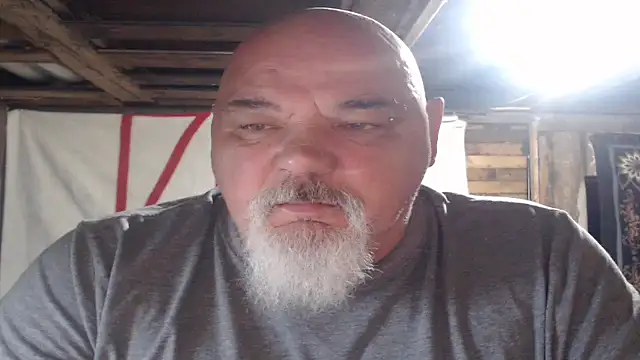 Newfiesausage1972 online show from 04-18-26, 09:55