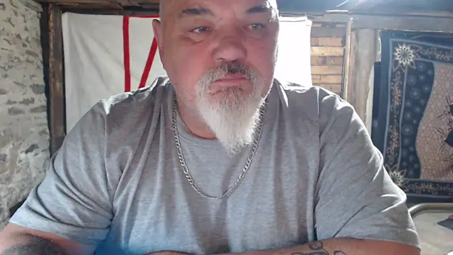 Snapshot of Newfiesausage1972 chatting on 05-10-26, 03:32 Newfiesausage1972 online show from 05-10-26, 03:32