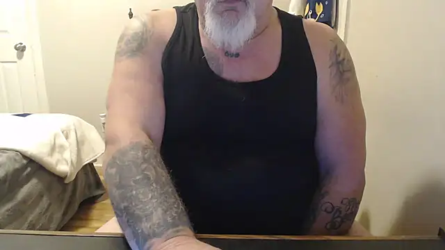 Newfiesausage1972 online show from 03-17-25, 04:22