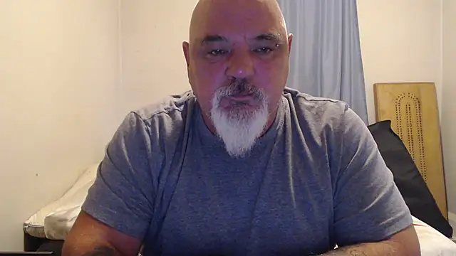 Newfiesausage1972 online show from 09-11-25, 11:43