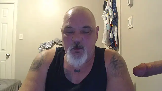 Newfiesausage1972 online show from 02-15-25, 09:28