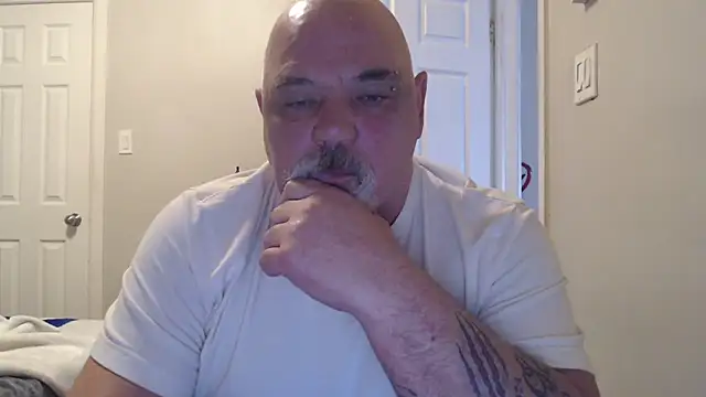 Newfiesausage1972 online show from 03-20-25, 01:26