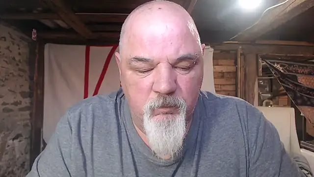 Newfiesausage1972 online show from 03-04-26, 01:30