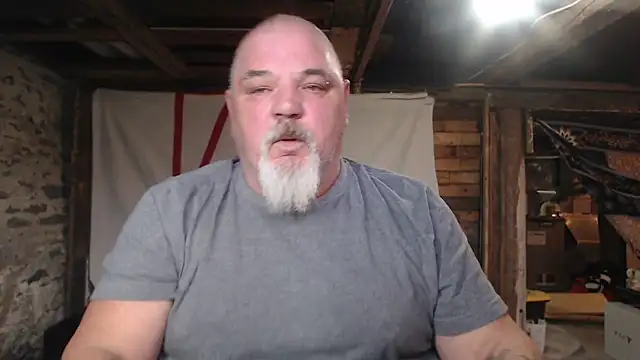 Newfiesausage1972 online show from 03-14-26, 09:54