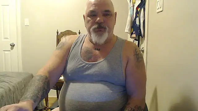 Newfiesausage1972 online show from 03-08-25, 11:05
