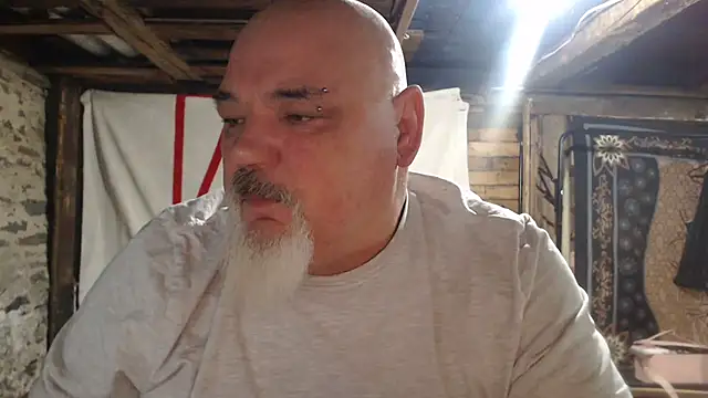 Newfiesausage1972 online show from 01-12-26, 09:38