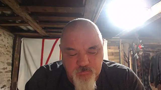 Newfiesausage1972 online show from 02-04-26, 11:38