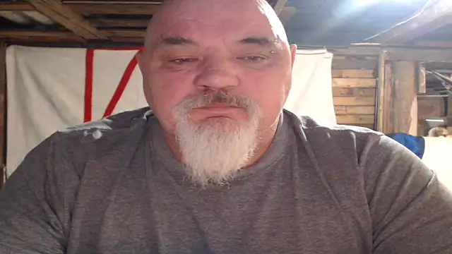 Newfiesausage1972 online show from 02-25-26, 12:16