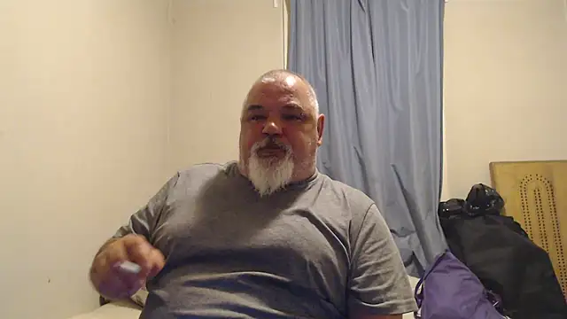 Newfiesausage1972 online show from 10-03-25, 08:05