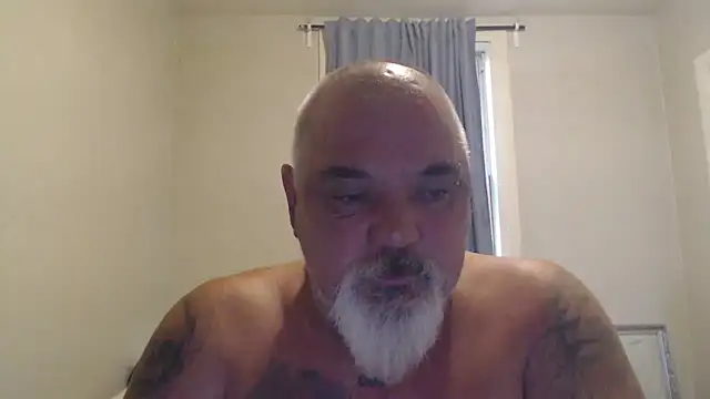 Newfiesausage1972 online show from 10-23-25, 08:07