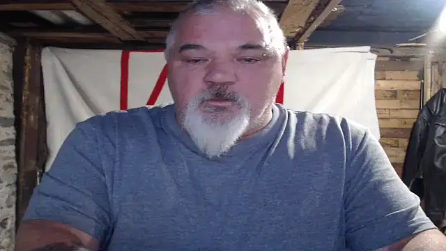 Newfiesausage1972 online show from 11-17-25, 12:31