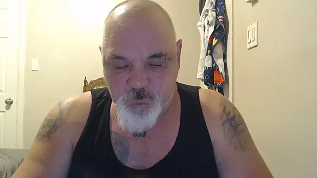 Newfiesausage1972 online show from 02-16-25, 10:33