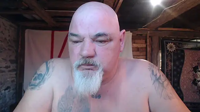 Newfiesausage1972 online show from 03-27-26, 11:33