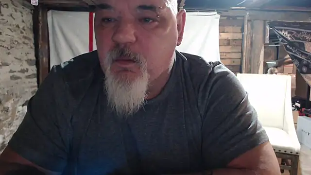 Newfiesausage1972 online show from 02-18-26, 09:28